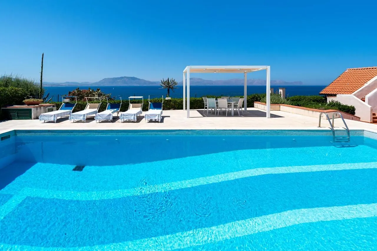 Splendida Villa Con Vista Mozzafiato E Piscina 泰拉西尼 意大利