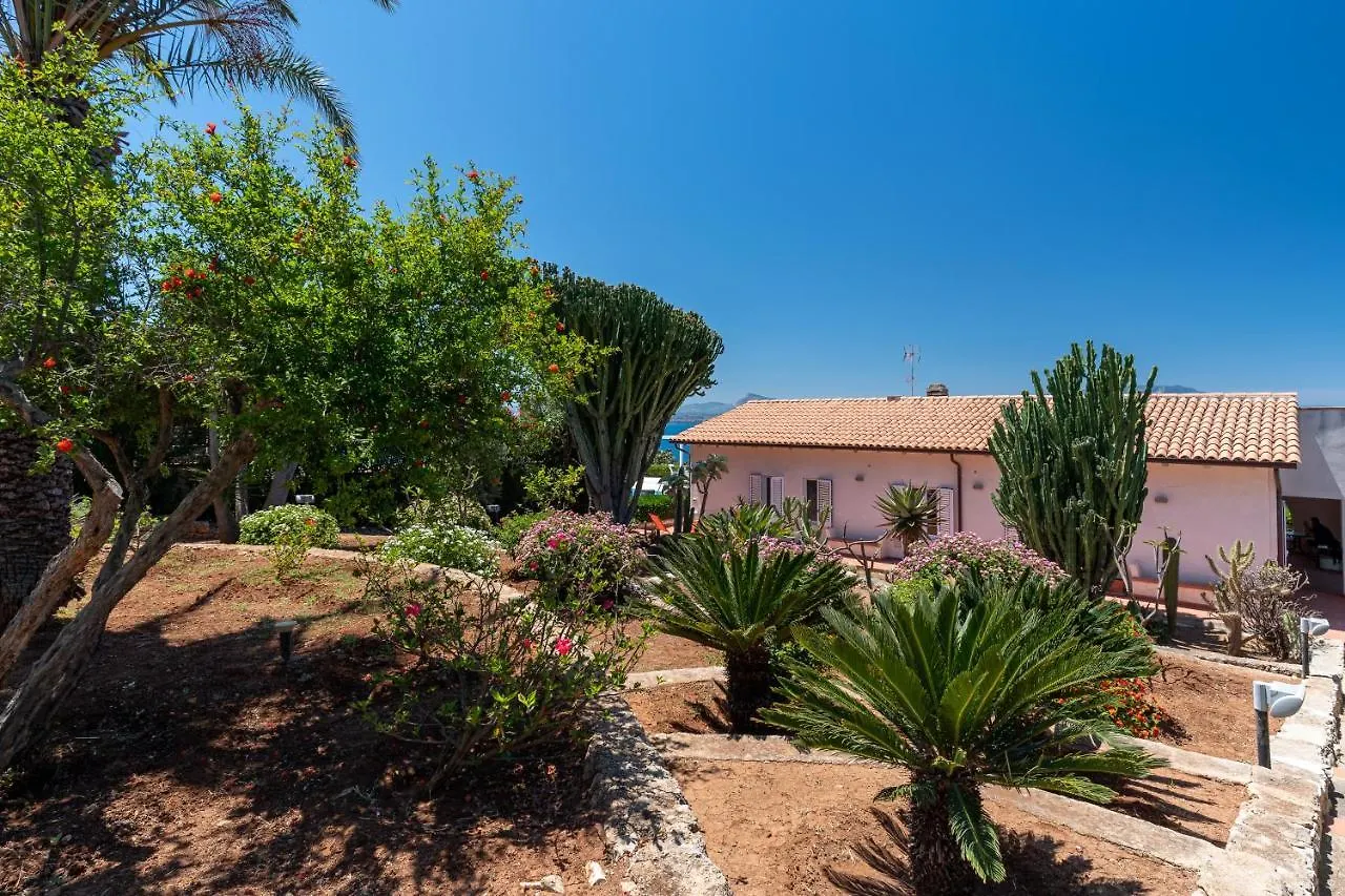 Splendida Villa Con Vista Mozzafiato E Piscina تيراسيني 0*,  إيطاليا