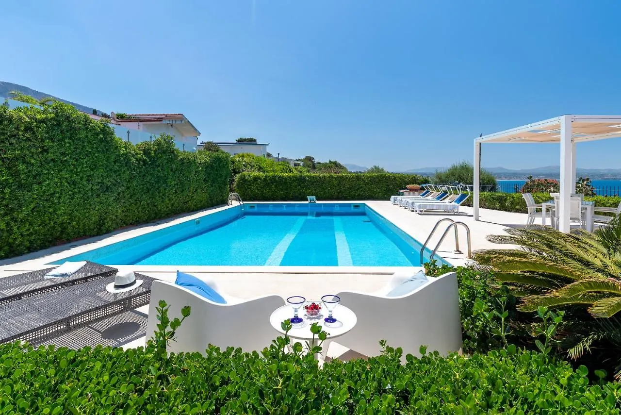 Splendida Villa Con Vista Mozzafiato E Piscina location