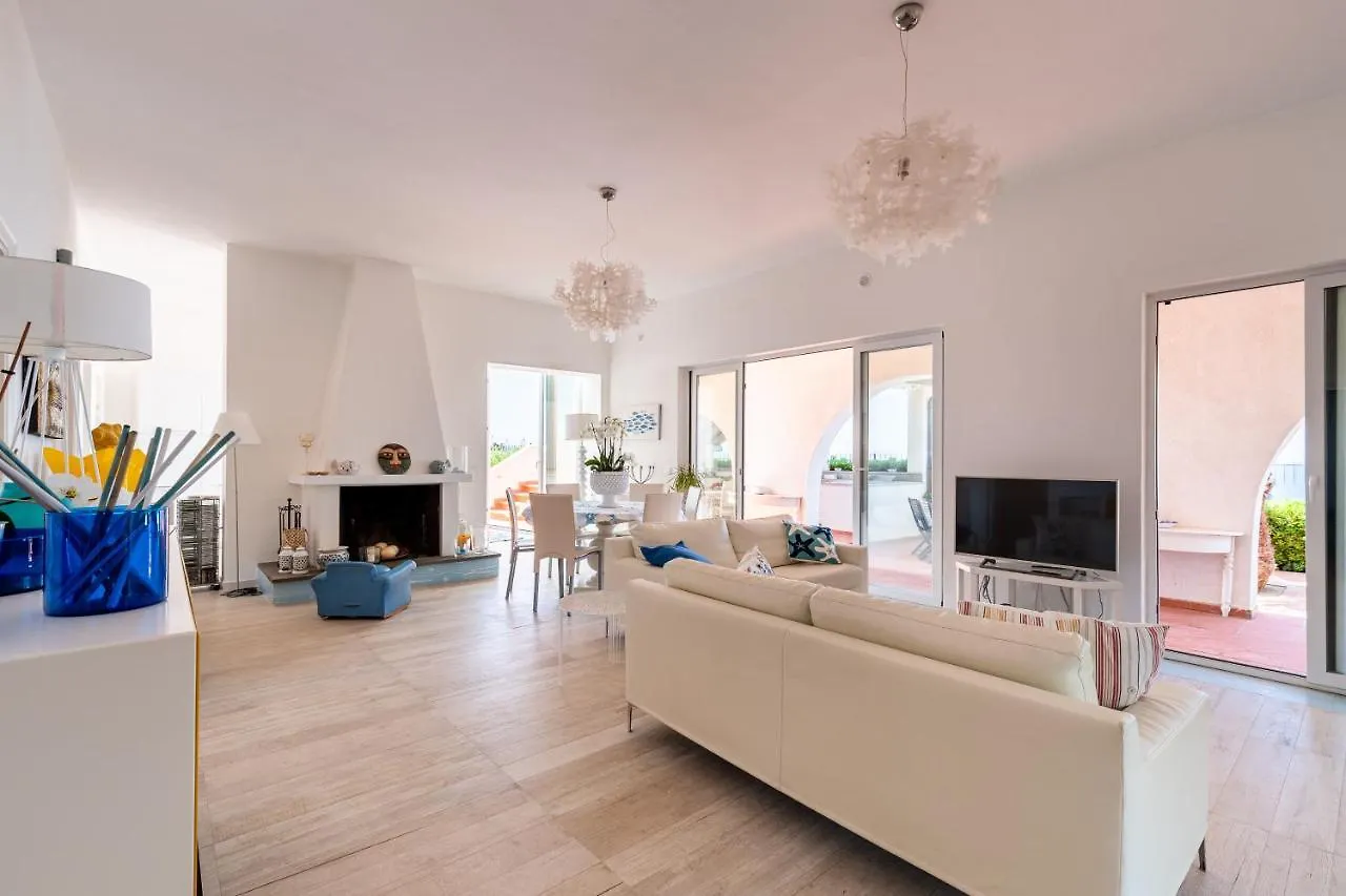 Splendida Villa Con Vista Mozzafiato E Piscina 泰拉西尼