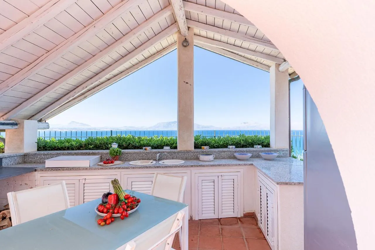 Splendida Villa Con Vista Mozzafiato E Piscina 泰拉西尼 0*,  意大利